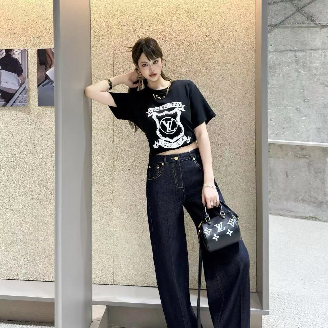 LVチェーンロゴレタリングプリントTシャツ【50％割引+送料無料】