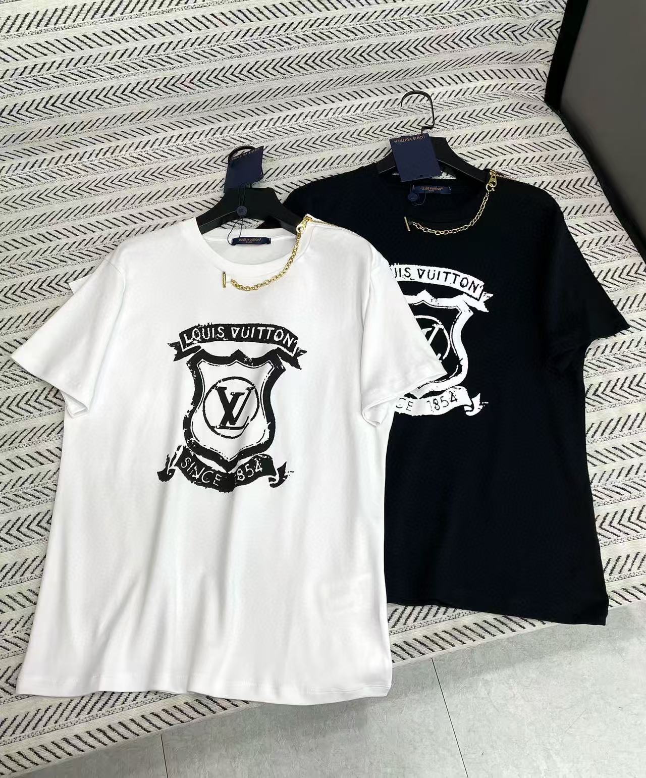LVチェーンロゴレタリングプリントTシャツ【50％割引+送料無料】