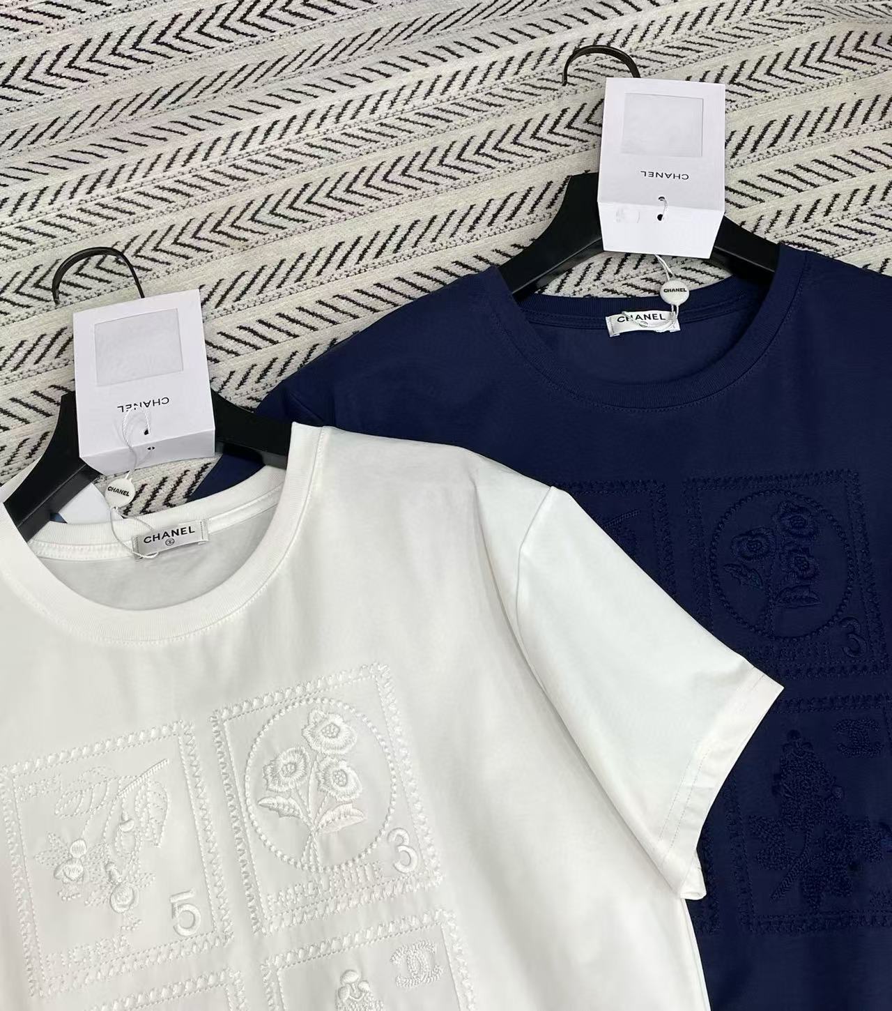 CHANE1 刺繍ロゴTシャツ【50％割引+送料無料】