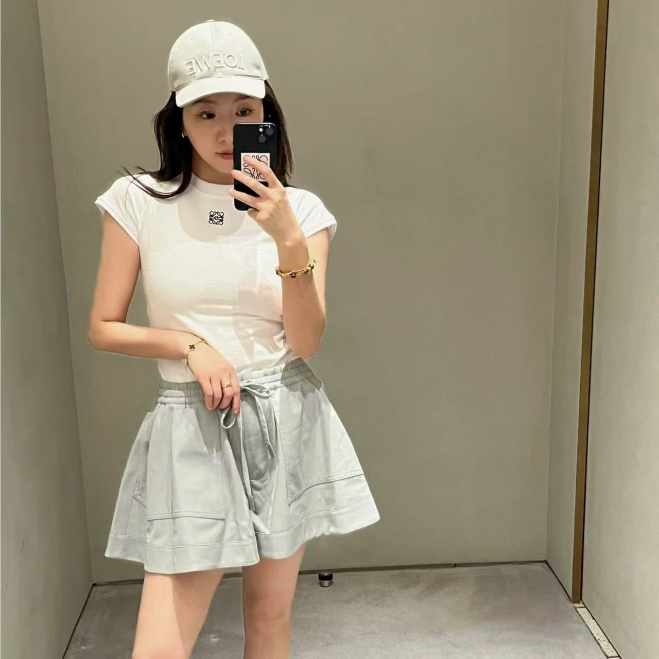 L0WEW シンプル刺繍ロゴTシャツ【50％割引+送料無料】