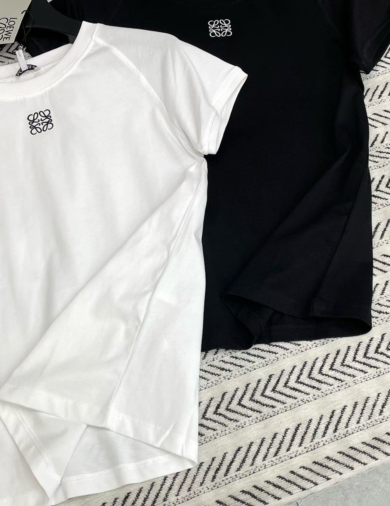 L0WEW シンプル刺繍ロゴTシャツ【50%割引+送料無料】