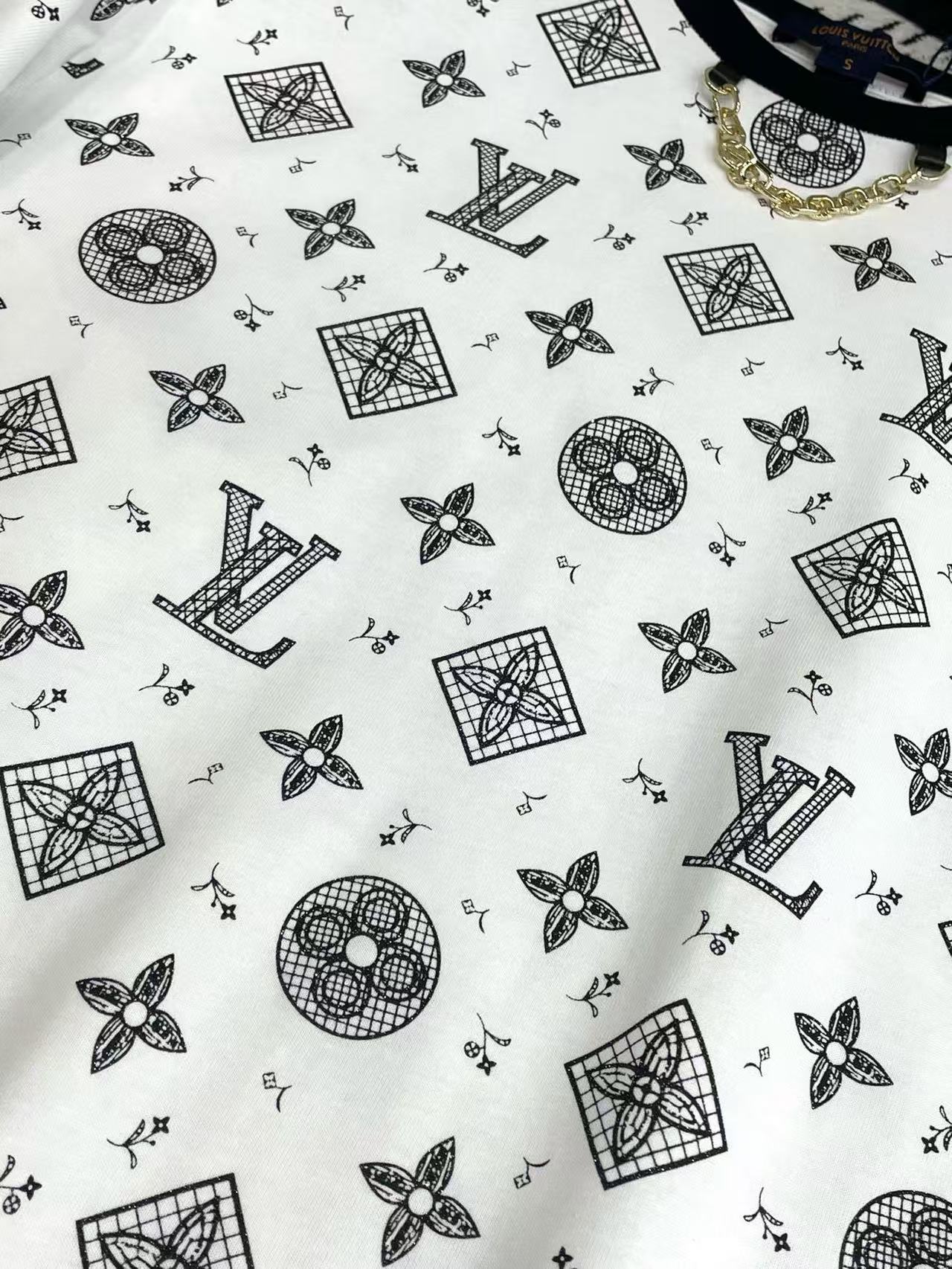 LV四つ葉のクローバーチェーンTシャツ【50％割引+送料無料】