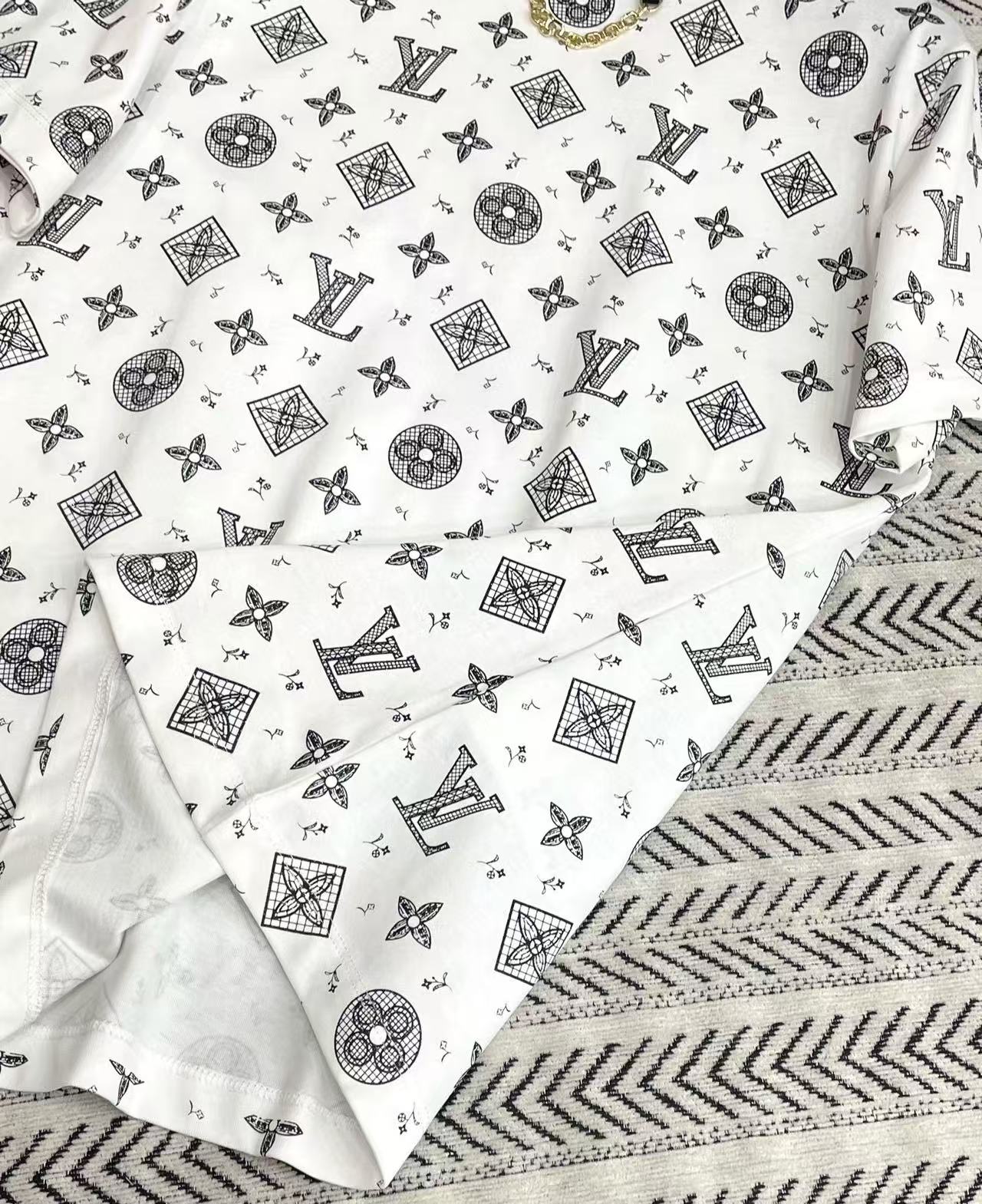 LV四つ葉のクローバーチェーンTシャツ【50％割引+送料無料】