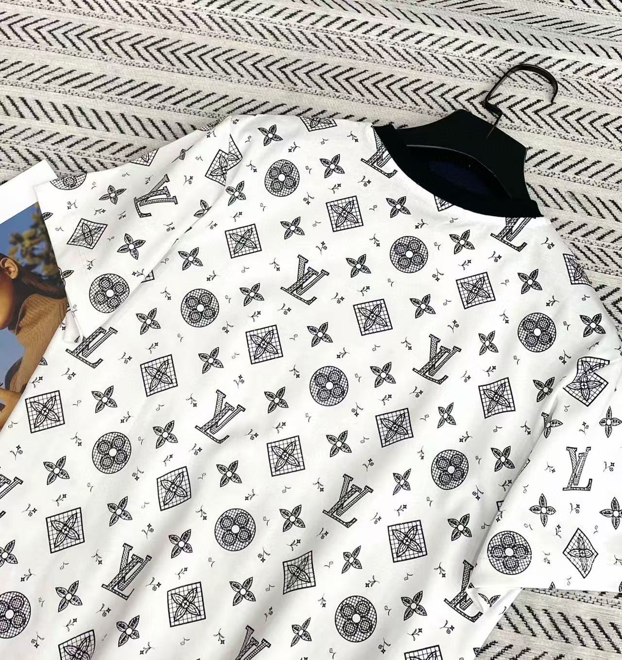 LV四つ葉のクローバーチェーンTシャツ【50％割引+送料無料】