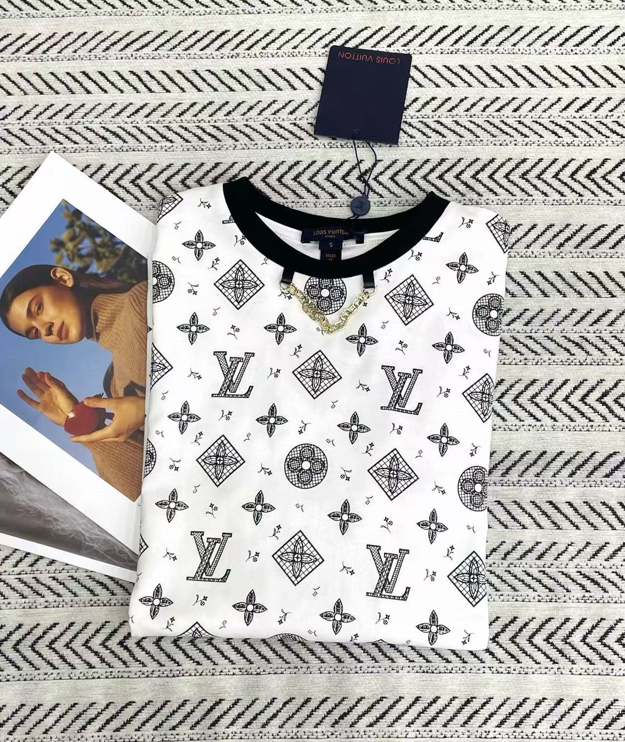 LV四つ葉のクローバーチェーンTシャツ【50％割引+送料無料】