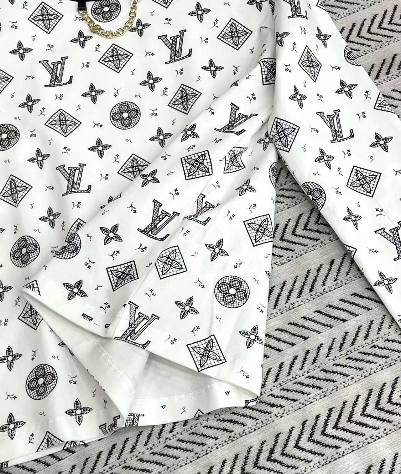 LV四つ葉のクローバーチェーン長袖Tシャツ【50％割引+送料無料】