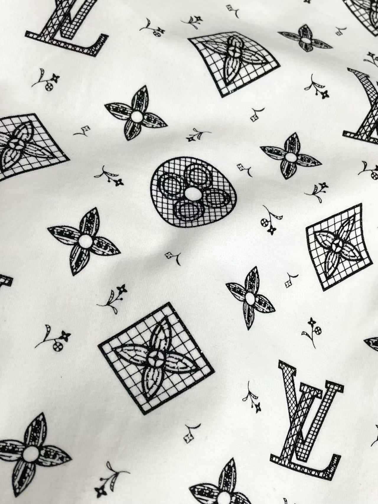 LV四つ葉のクローバーチェーン長袖Tシャツ【50％割引+送料無料】