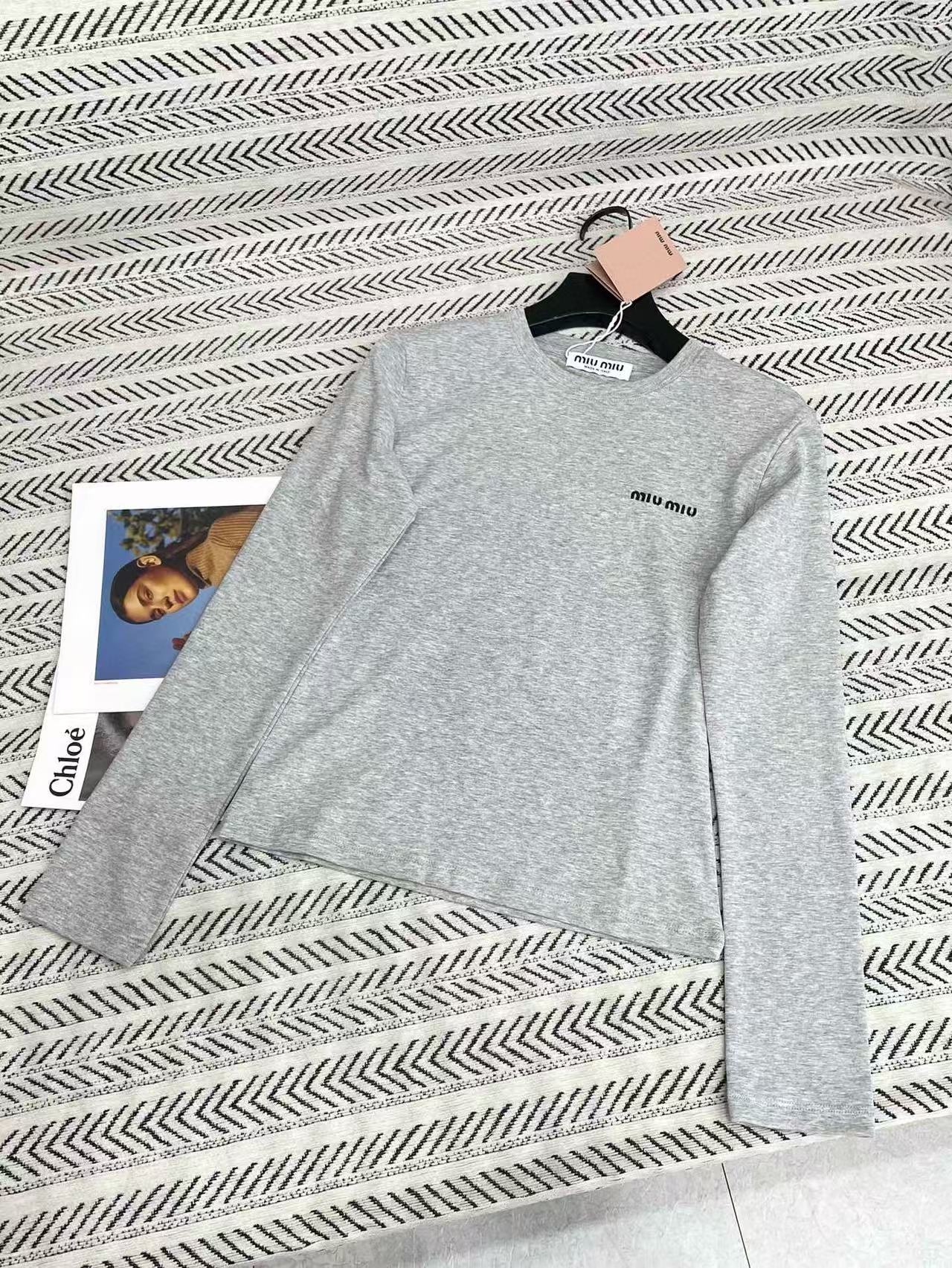 M1UM1U 刺繍レタリング 長袖Tシャツ【50%割引+送料無料】