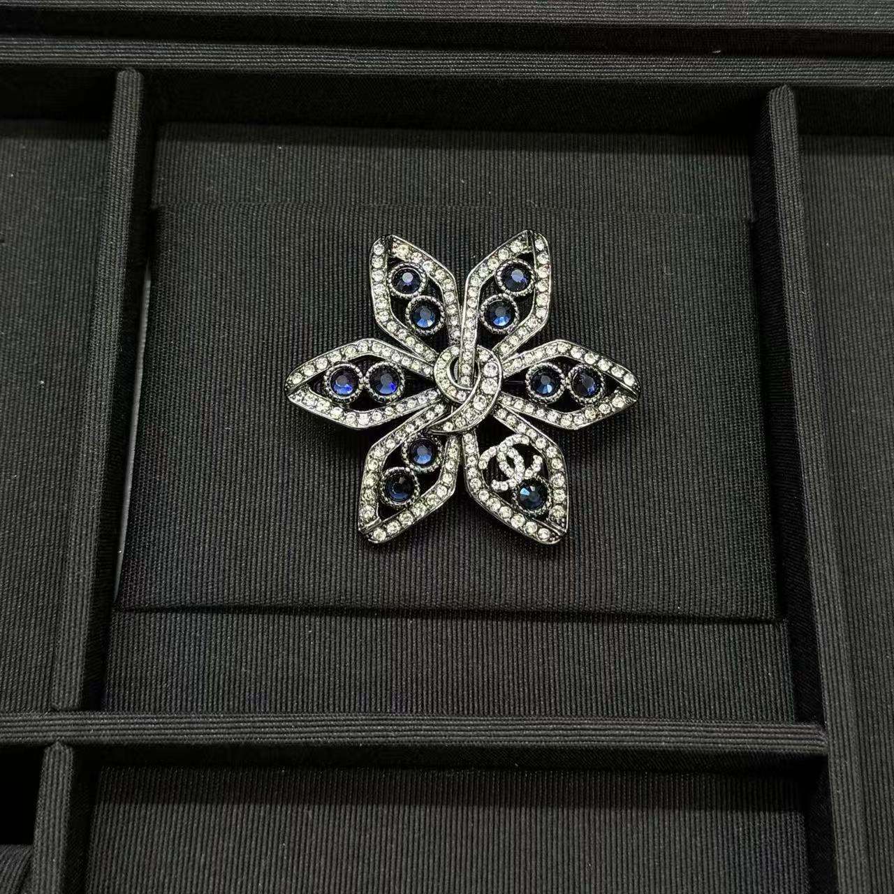 CHANE1 フラワーダイヤモンドブローチ【50％割引+送料無料】