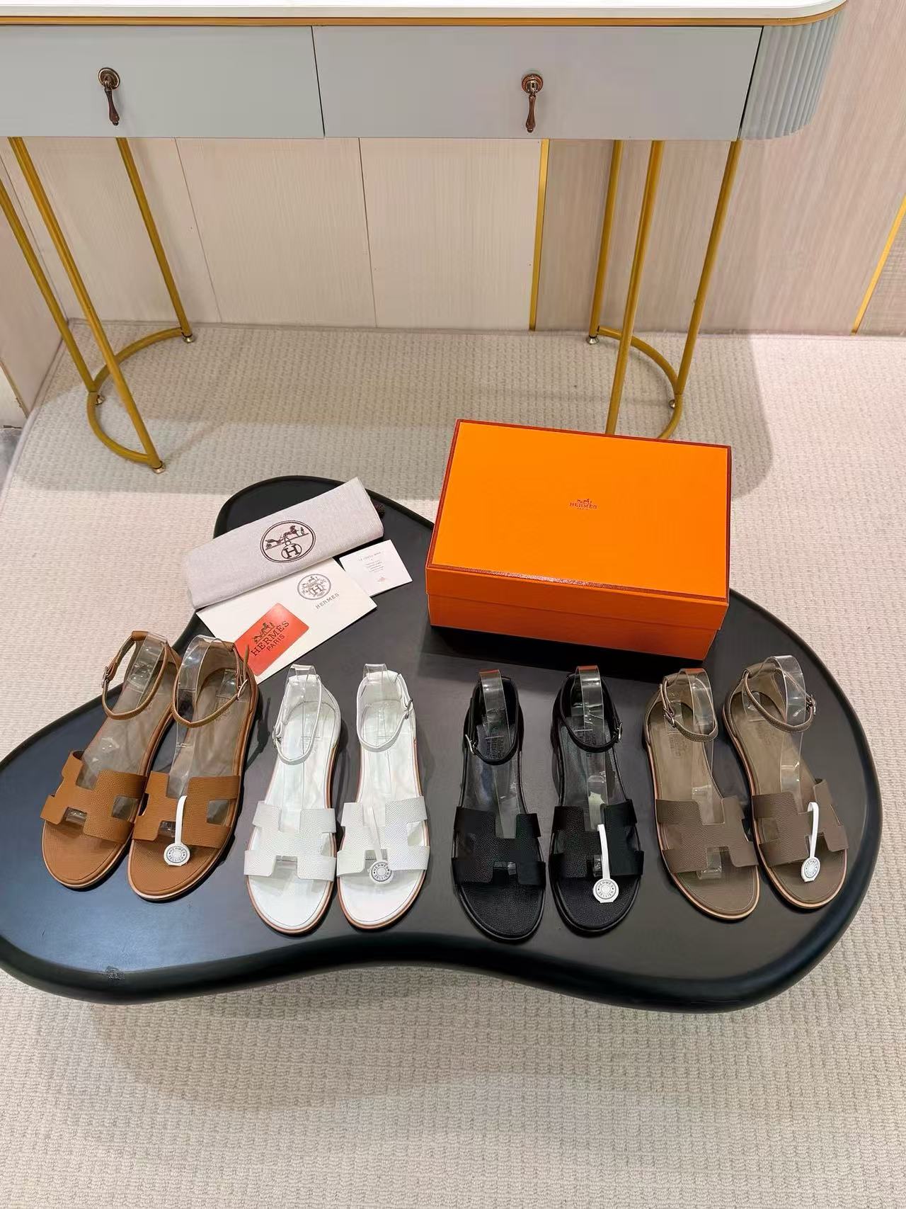 HERME5 高品質高品質のシープスキンサンダル【50％割引+送料無料】