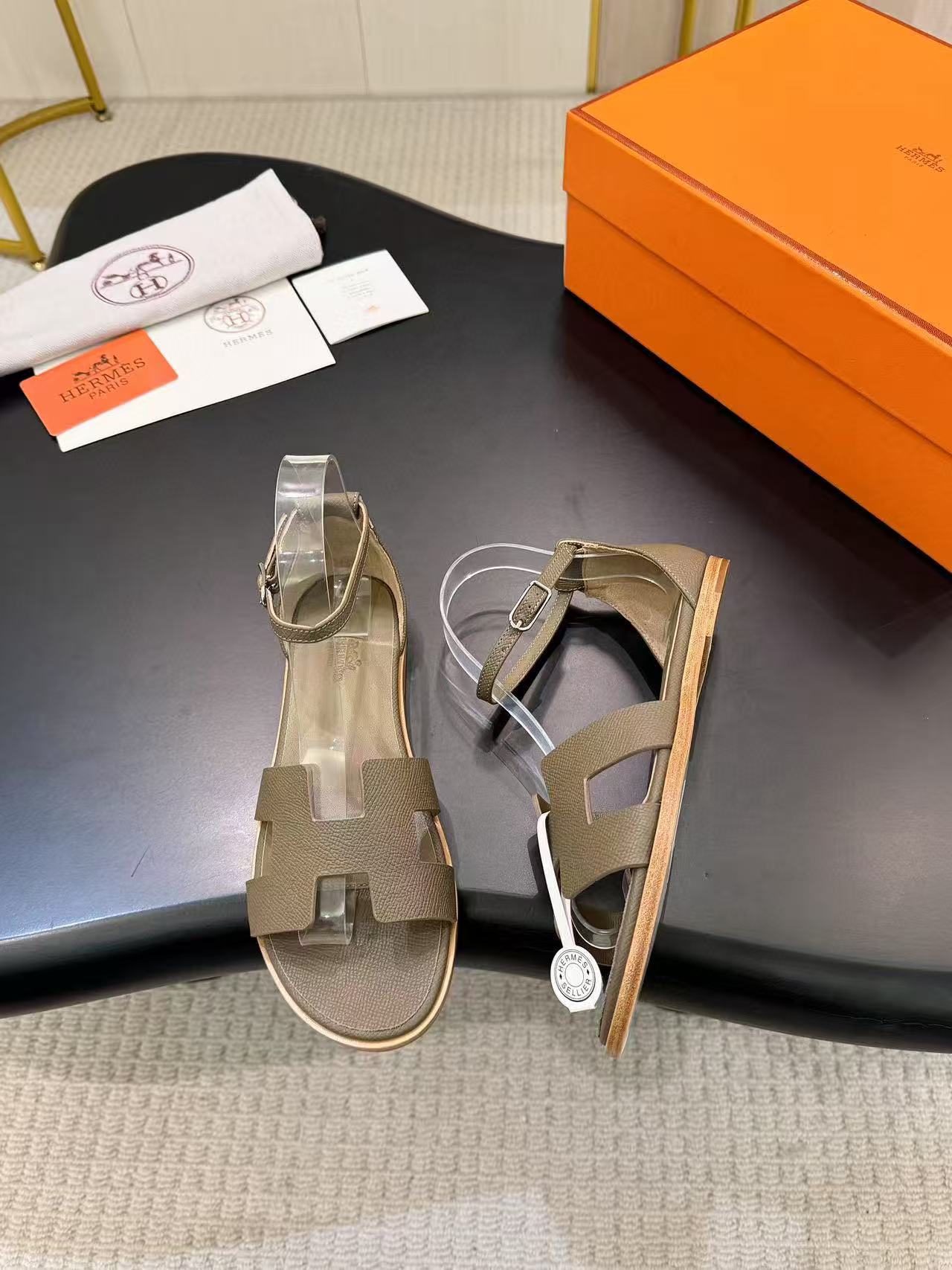 HERME5 高品質高品質のシープスキンサンダル【50％割引+送料無料】