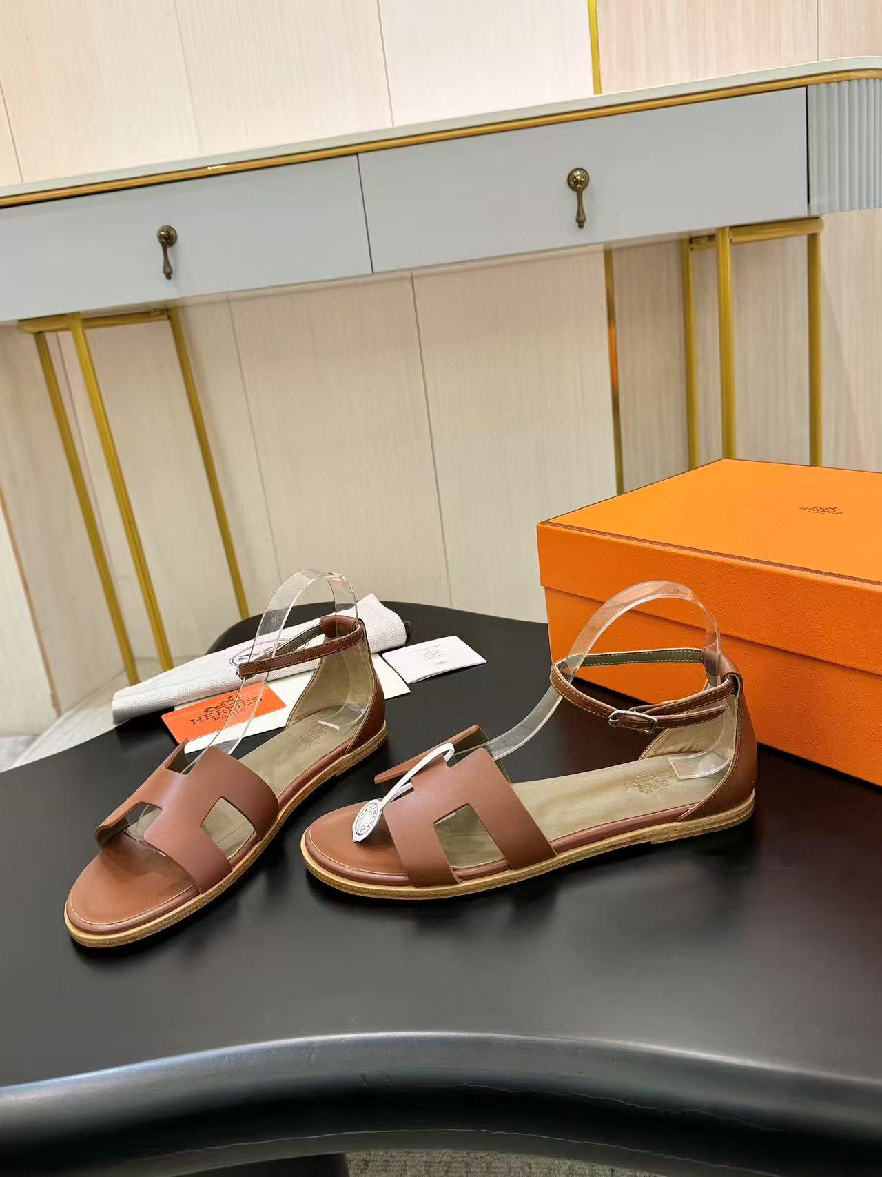 HERME5 高品質高品質のシープスキンサンダル【50％割引+送料無料】