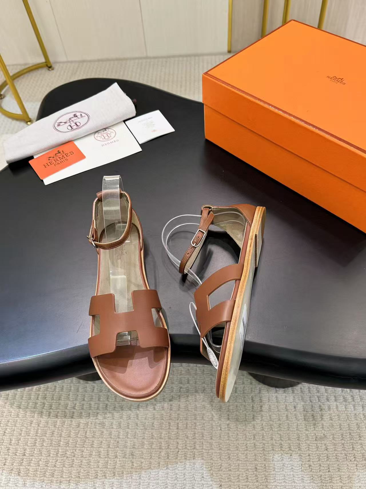 HERME5 高品質高品質のシープスキンサンダル【50％割引+送料無料】