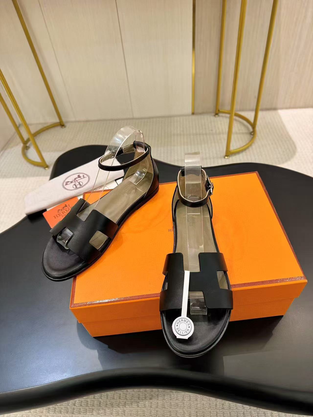 HERME5 高品質高品質のシープスキンサンダル【50％割引+送料無料】