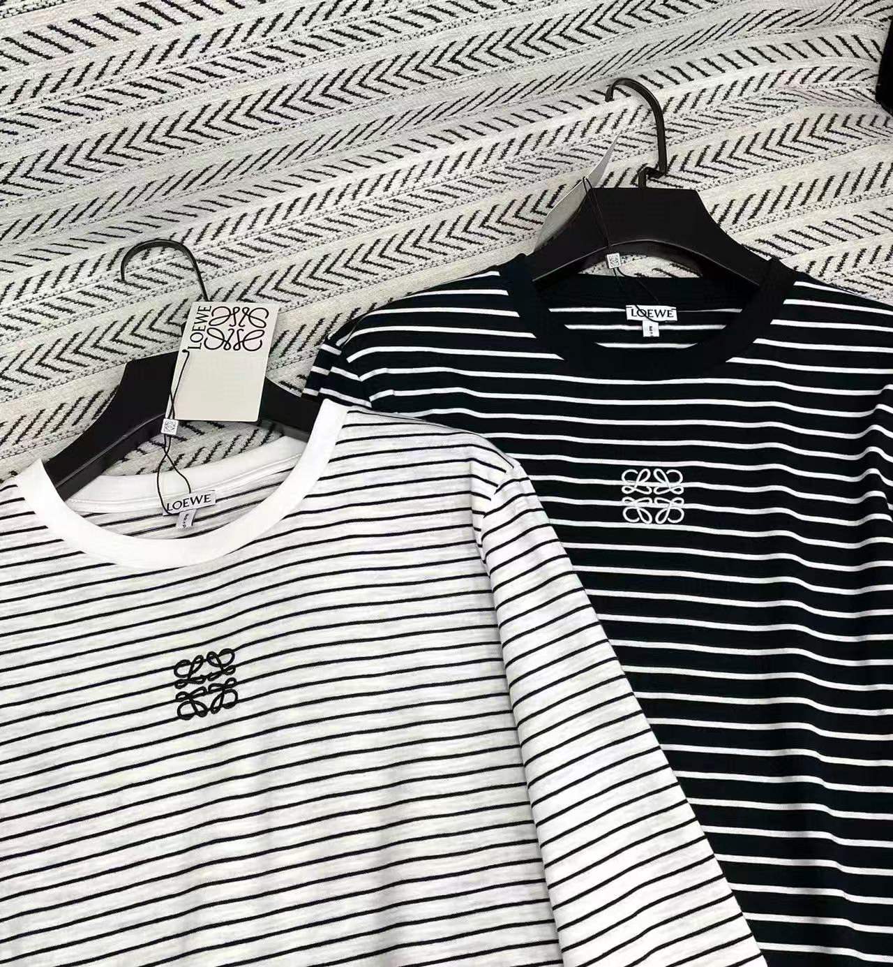 L0WEW 刺繍ロゴストライプ長袖Tシャツ【50％割引+送料無料】