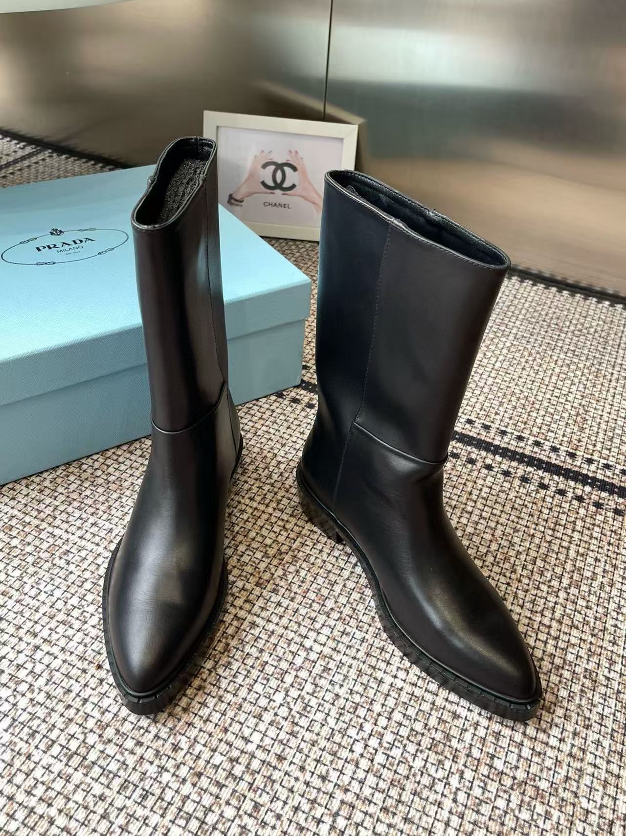 PR4DAの高品質ポインテッドトライアングルロゴアンクルブーツ【50％割引+送料無料】