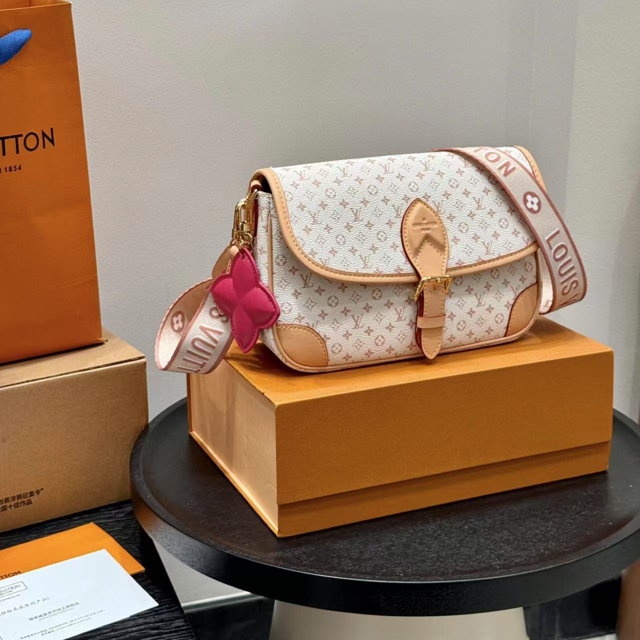 LV Dianeショルダーバッグ【50％割引+送料無料】
