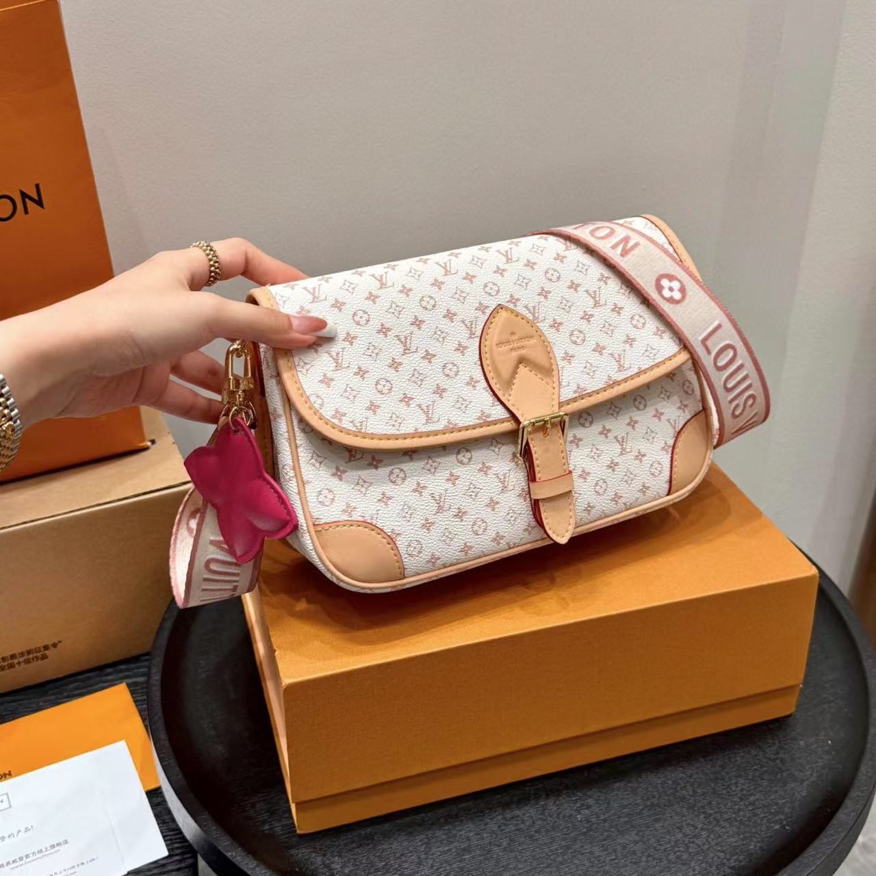 LV Dianeショルダーバッグ【50％割引+送料無料】