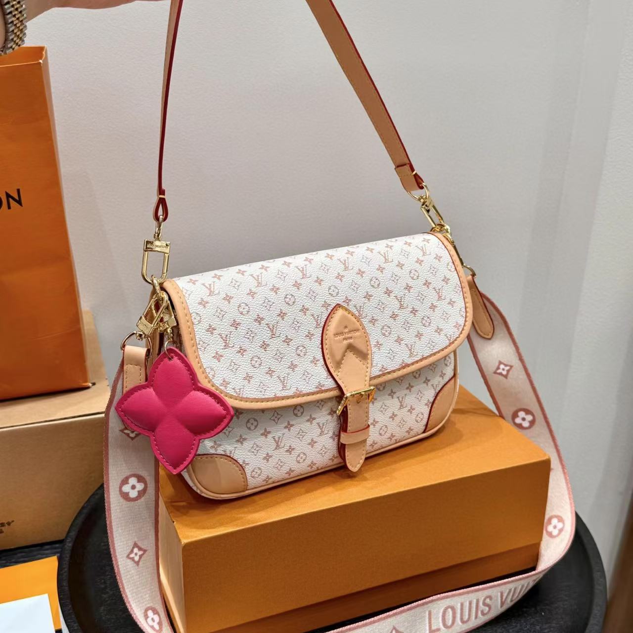 LV Dianeショルダーバッグ【50％割引+送料無料】