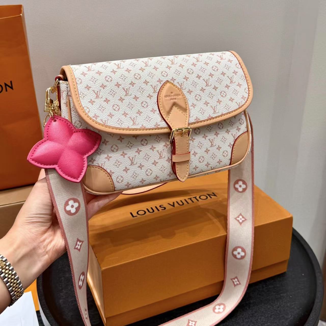 LV Dianeショルダーバッグ【50％割引+送料無料】