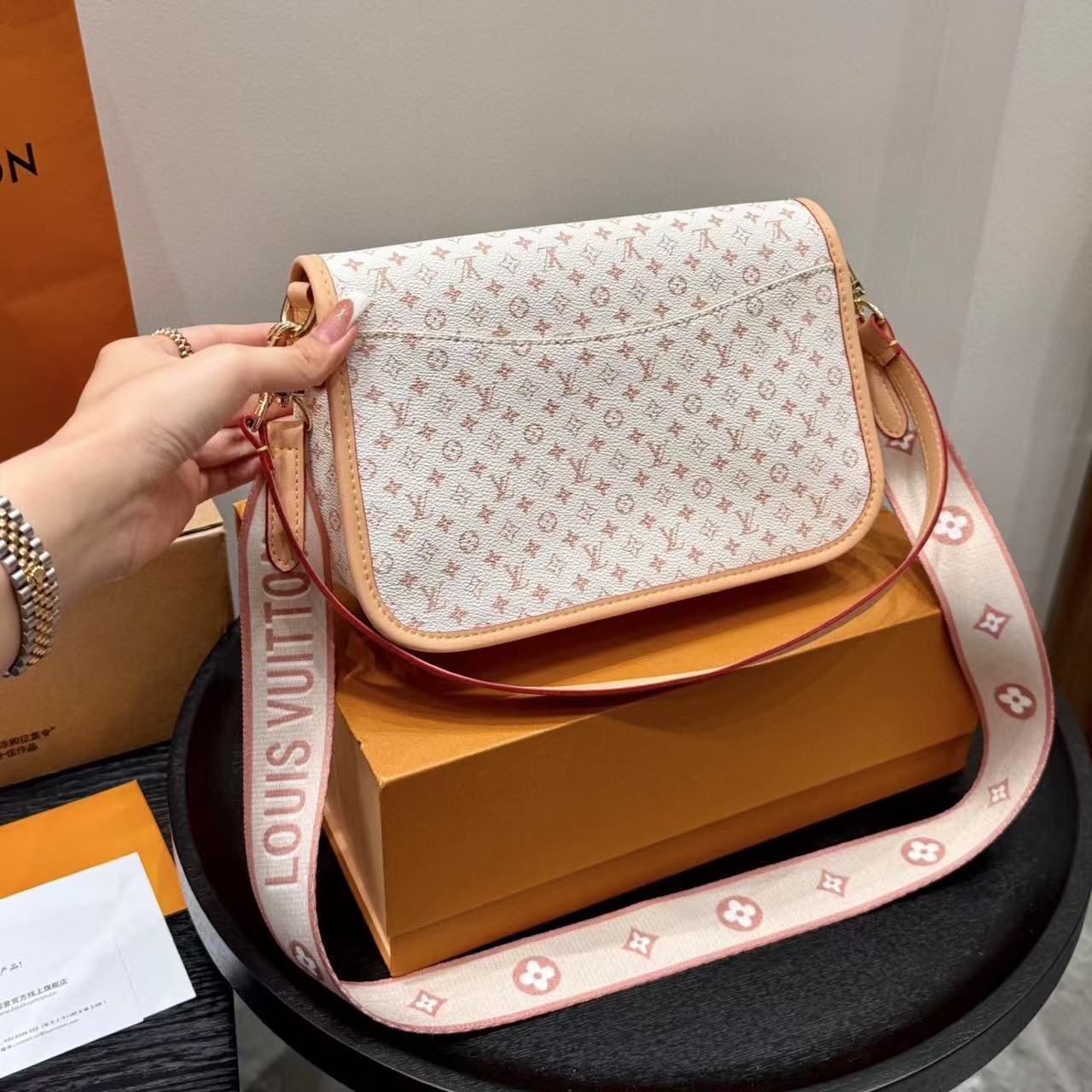 LV Dianeショルダーバッグ【50％割引+送料無料】