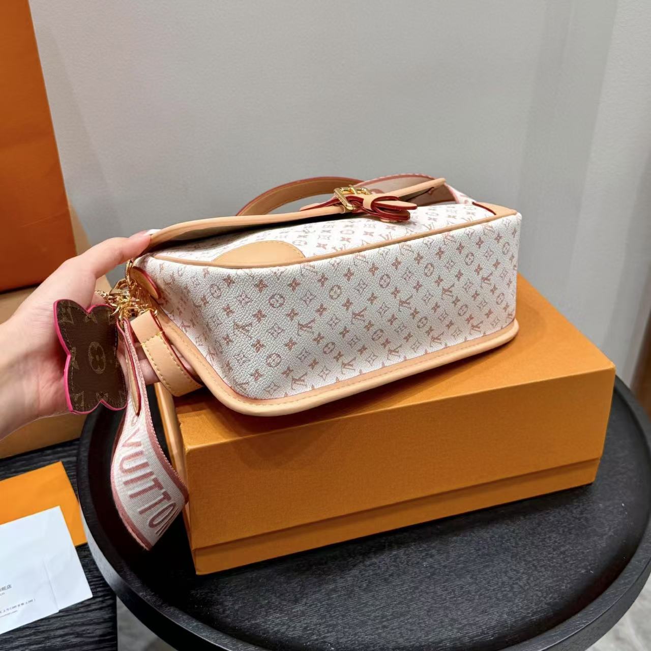 LV Dianeショルダーバッグ【50％割引+送料無料】