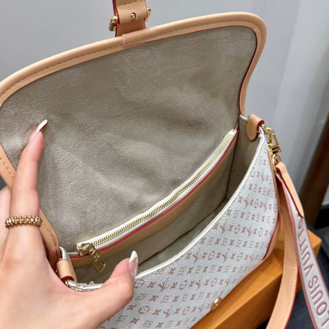 LV Dianeショルダーバッグ【50％割引+送料無料】