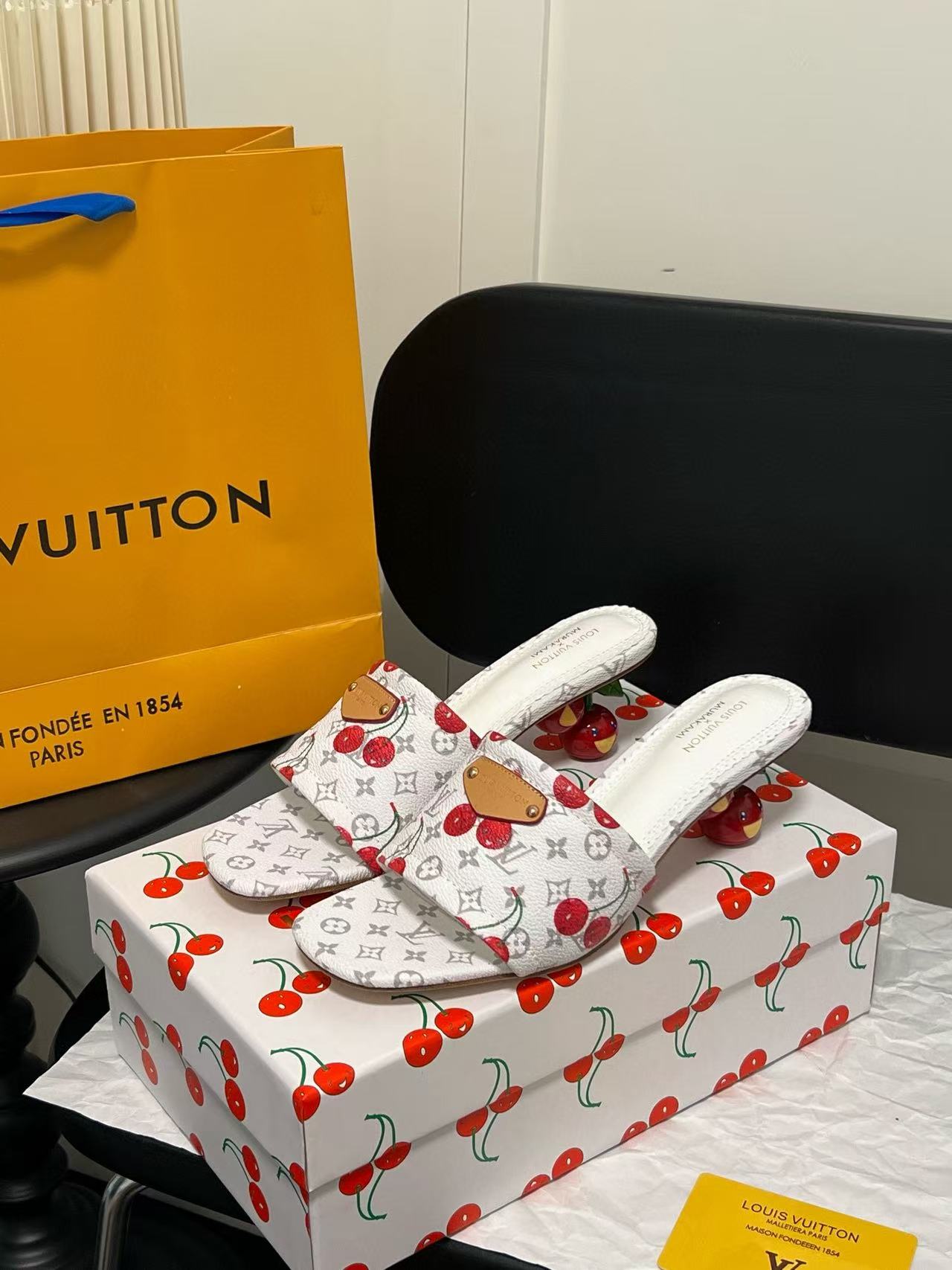 LVチェリーローヒール【50%割引+送料無料】