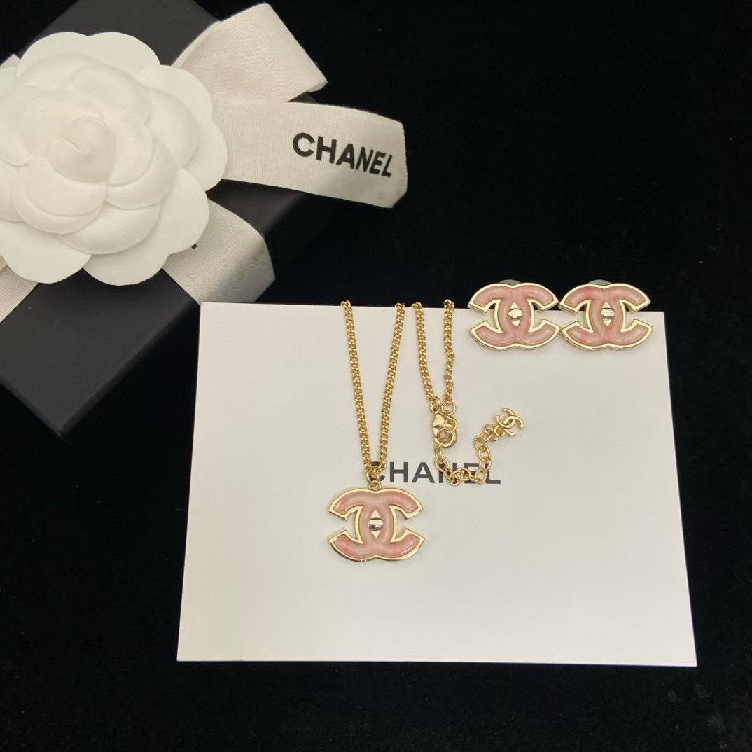 CHANE1 ピンク ダブルC イヤリング + ネックレス 2点セット【50％割引+送料無料】