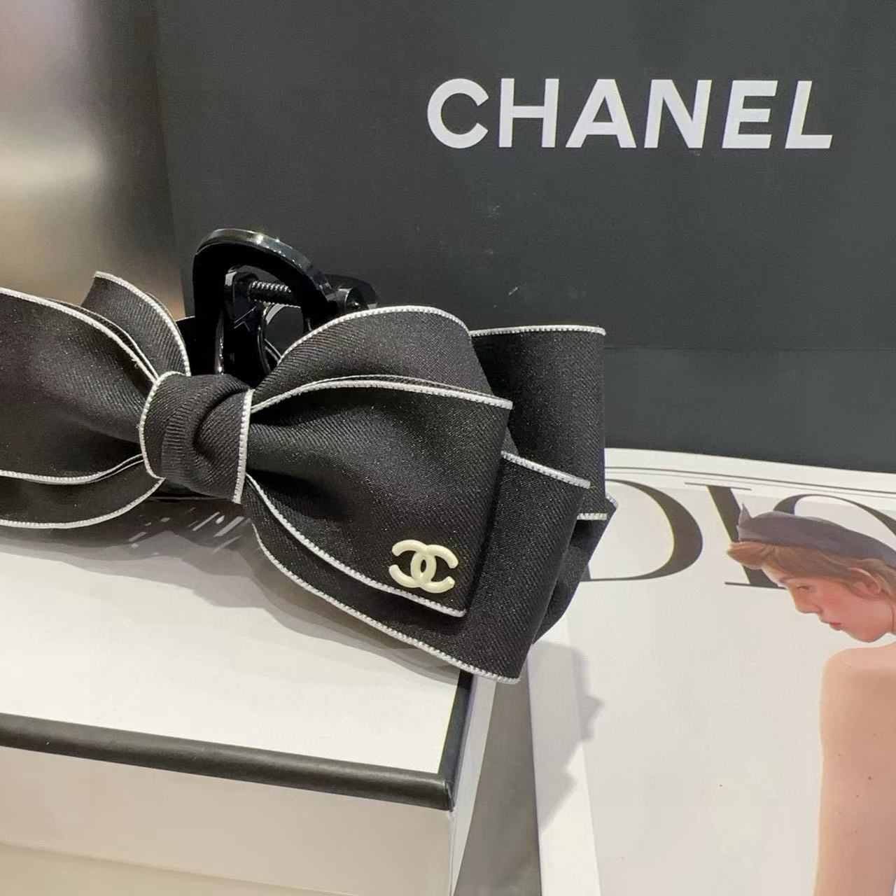 CHANE1 ブラック＆ホワイト ダブルC ヘアピン【50％割引+送料無料】