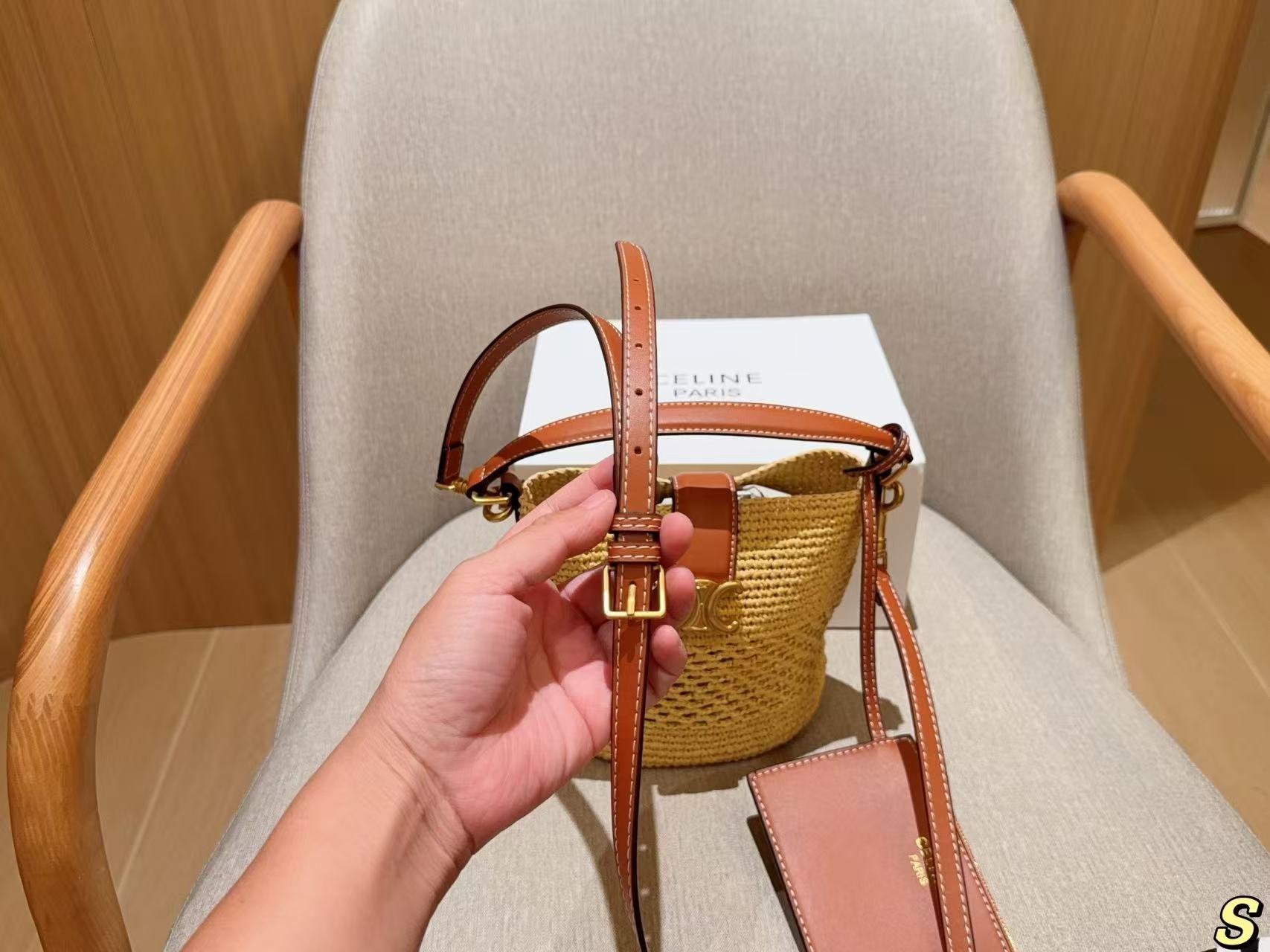 CEL1NE 編み込みストローバケットバッグ【50％割引+送料無料】