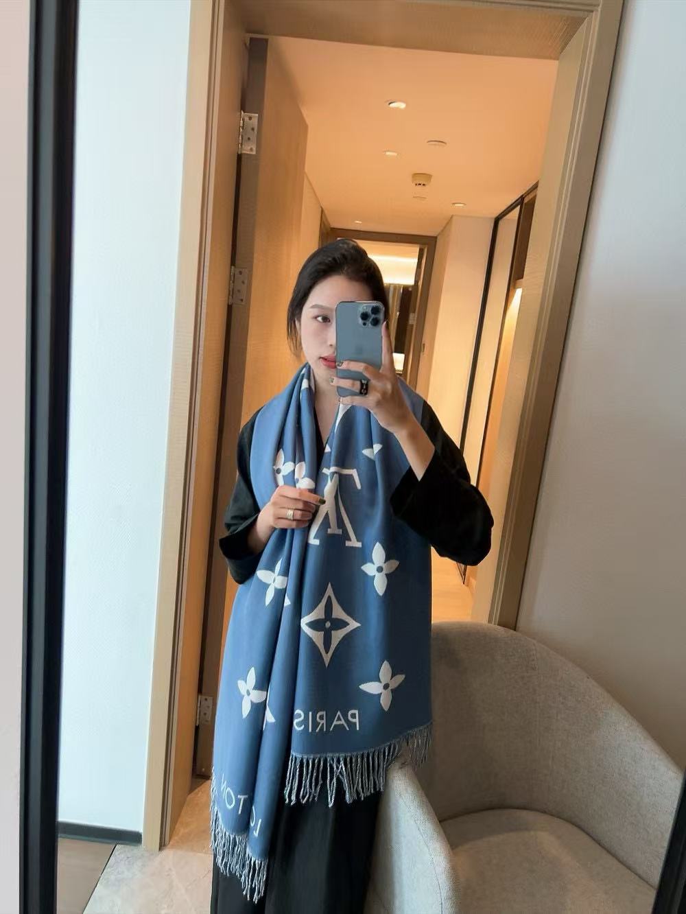 LVプリントの四つ葉のクローバータッセルスカーフ【50％割引+送料無料】