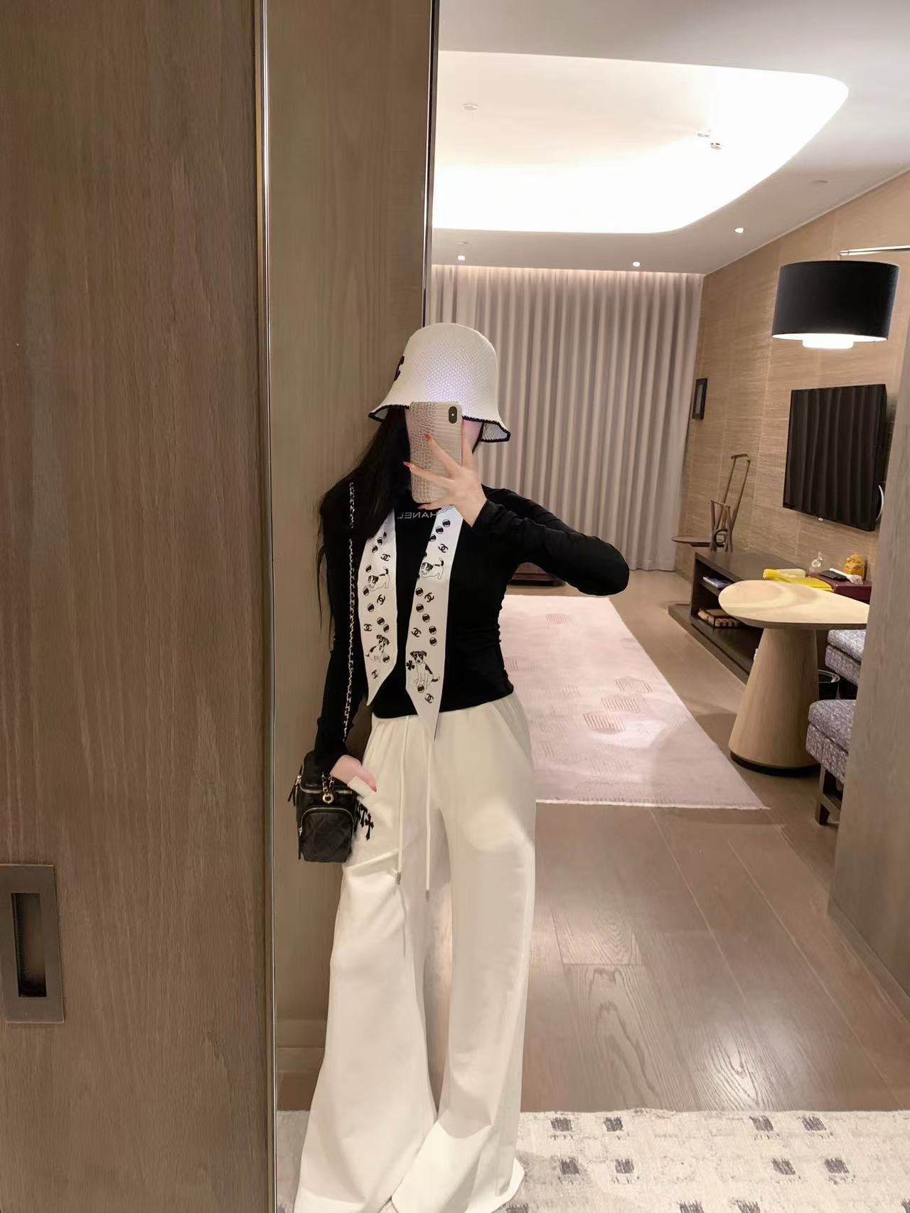 CHANE1 スカーフ + ラインストーンレターTシャツ【50％割引+送料無料】