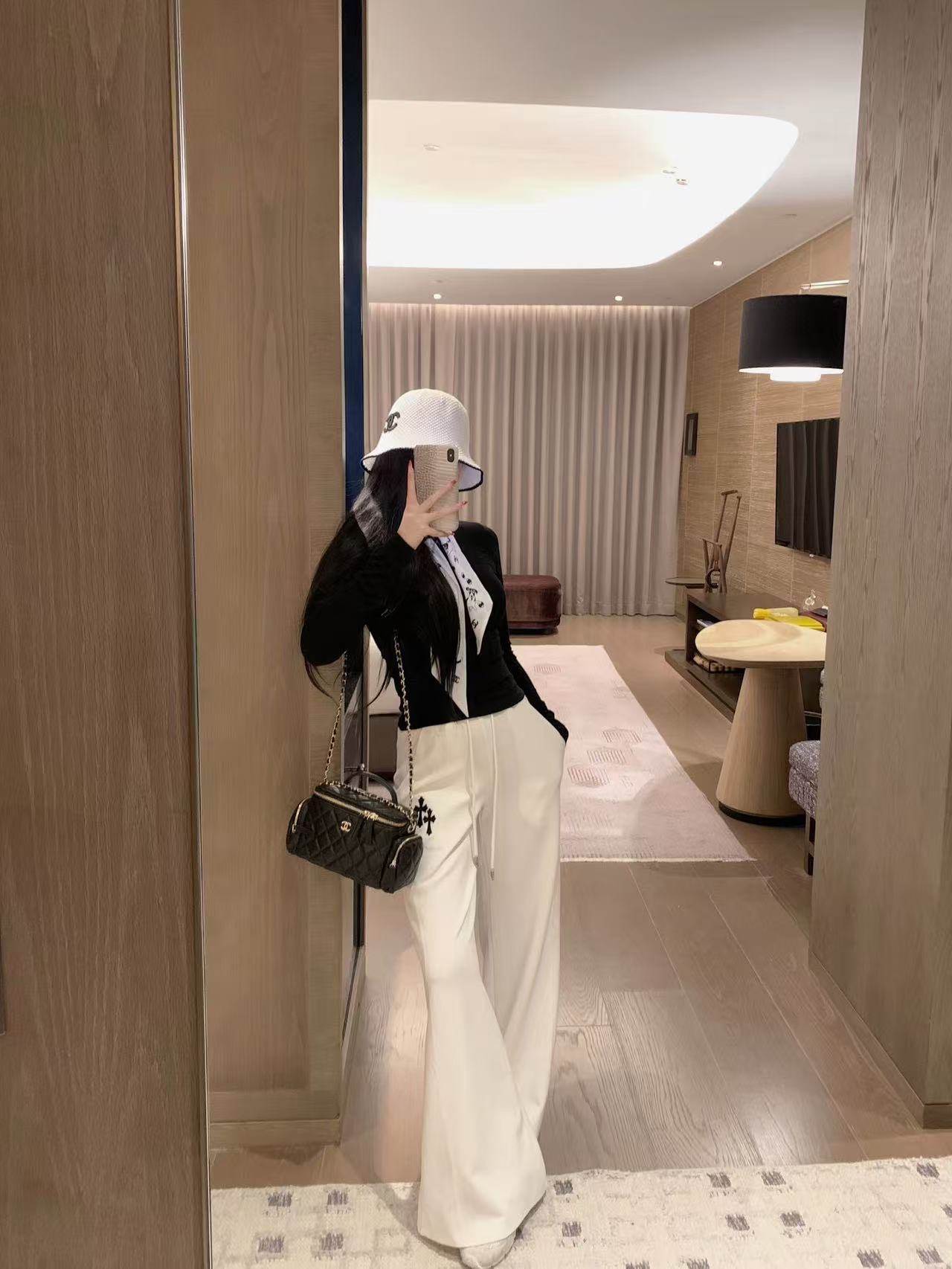 CHANE1 スカーフ + ラインストーンレターTシャツ【50％割引+送料無料】