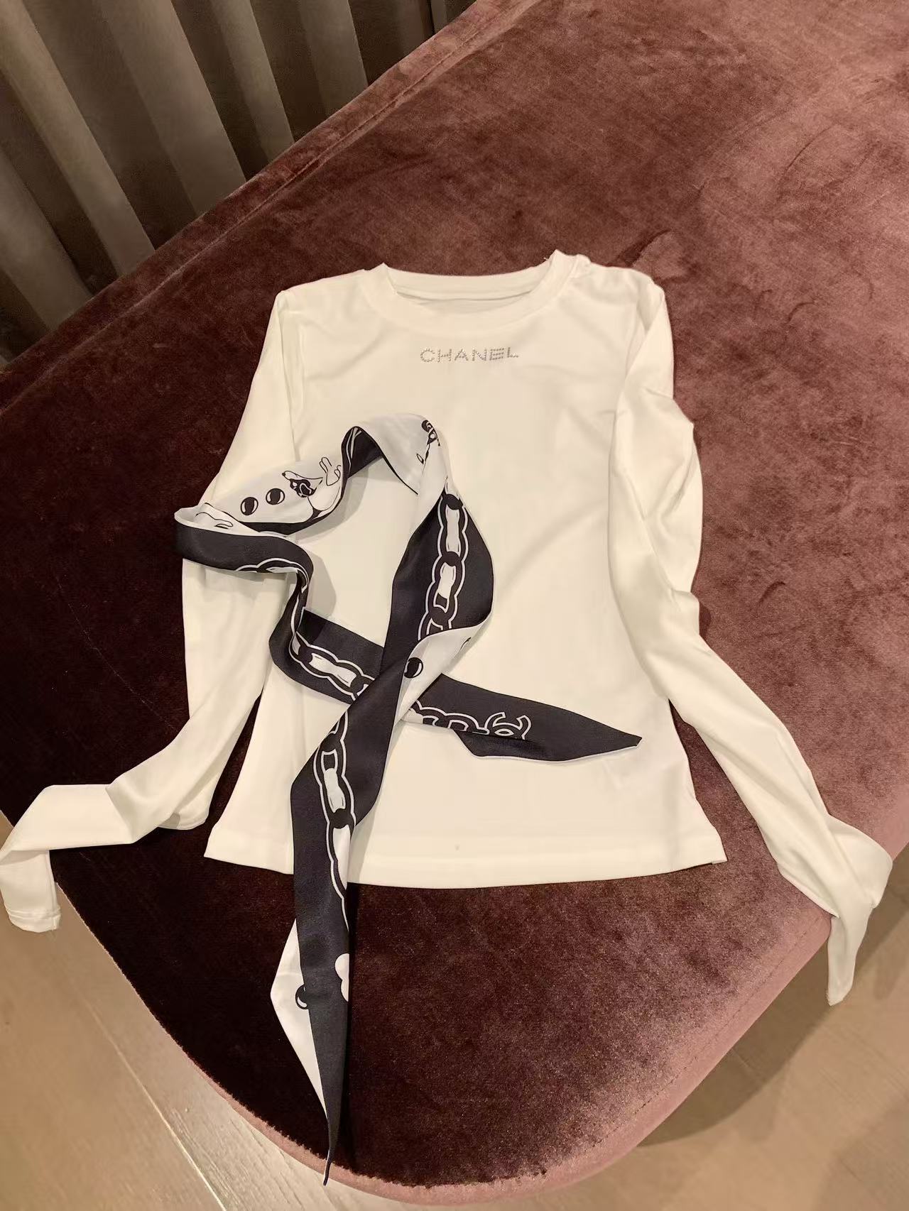 CHANE1 スカーフ + ラインストーンレターTシャツ【50％割引+送料無料】