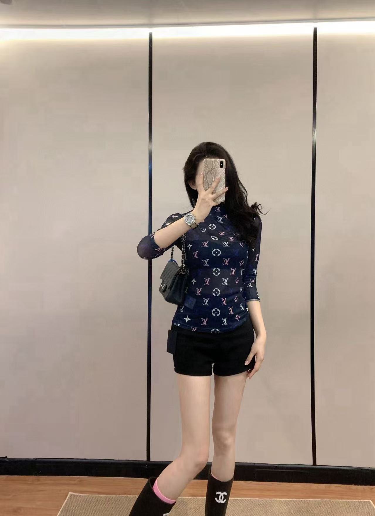 LVプリントタートルネックTシャツ【50％割引+送料無料】