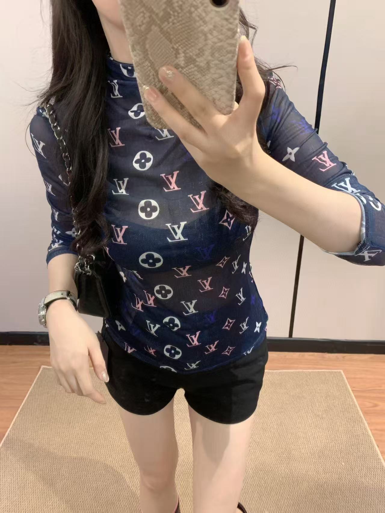 LVプリントタートルネックTシャツ【50％割引+送料無料】