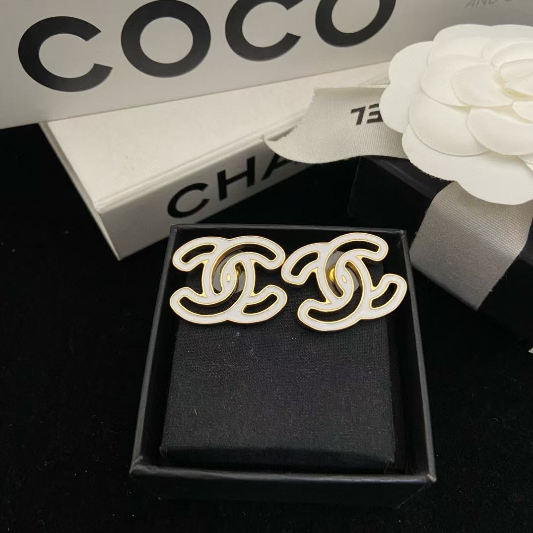 CHANE1 ホワイト ホロー ダブルC イヤリング【50％割引+送料無料】