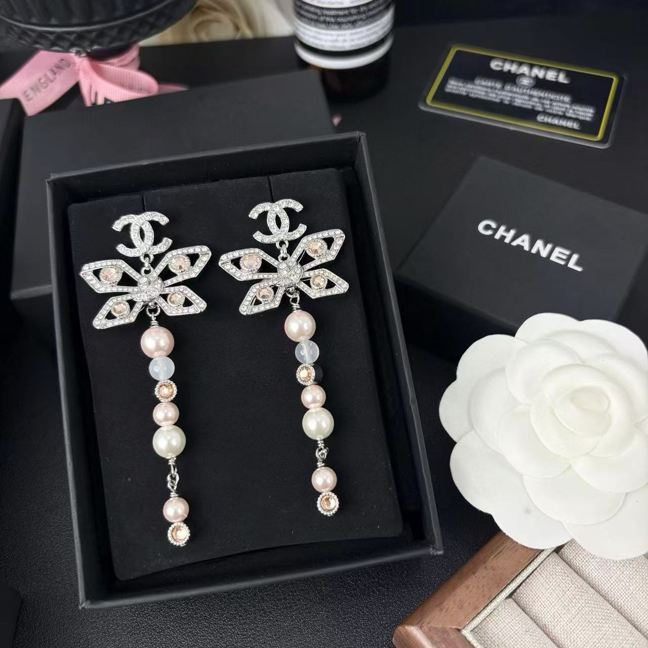 CHANE1 バタフライ ダブルC パール イヤリング【50％割引+送料無料】