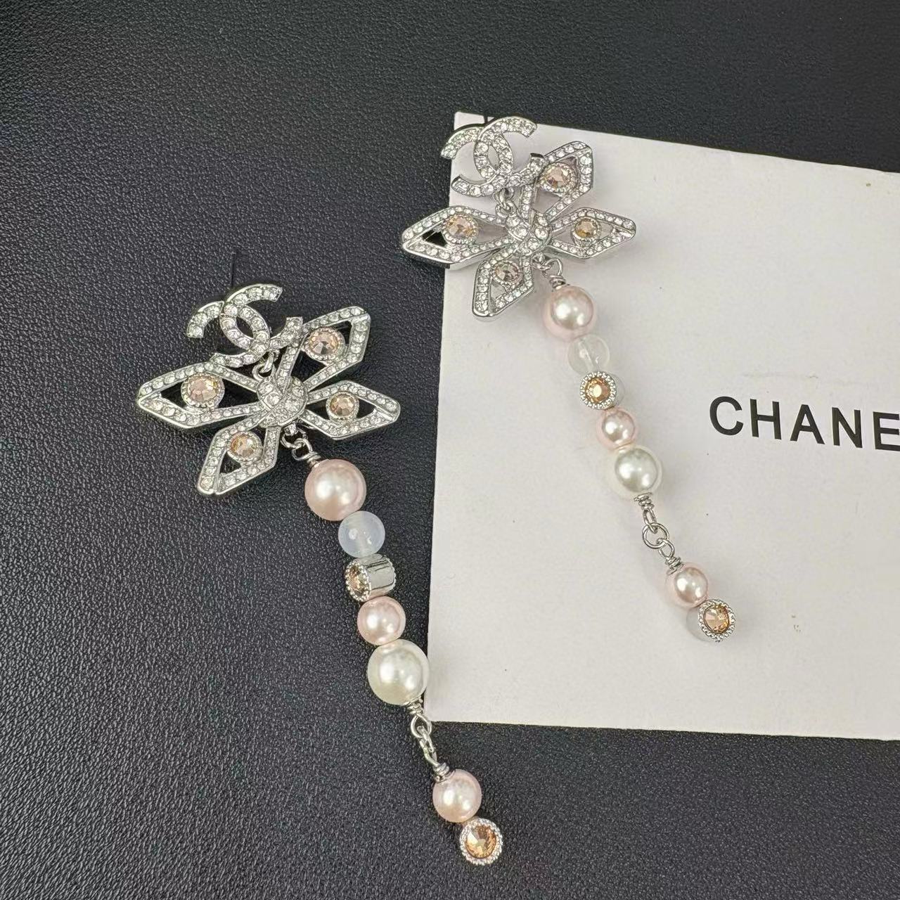 CHANE1 バタフライ ダブルC パール イヤリング【50％割引+送料無料】