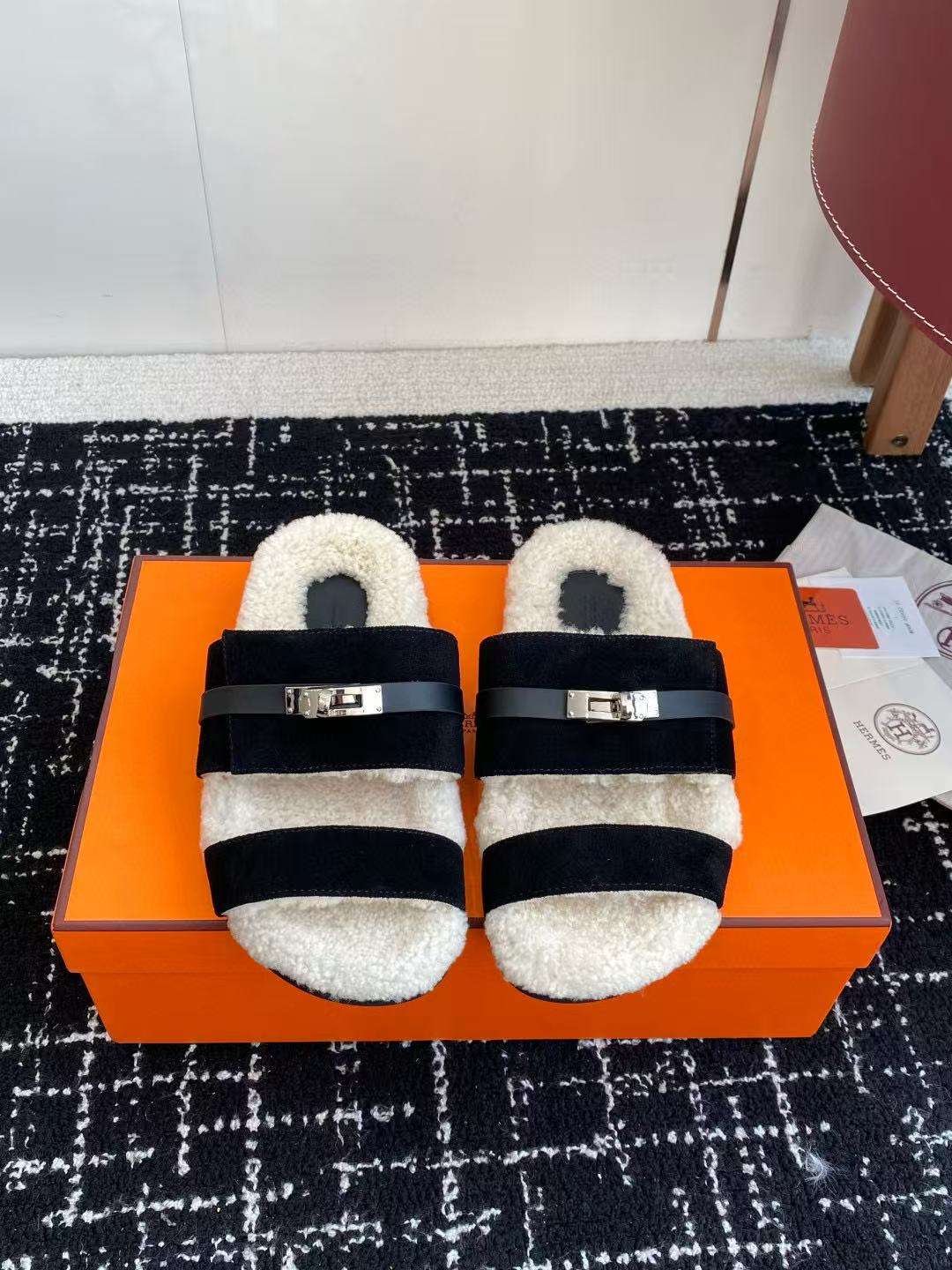 HERME5の高品質な秋冬用ラムウールスリッパ【50％割引+送料無料】