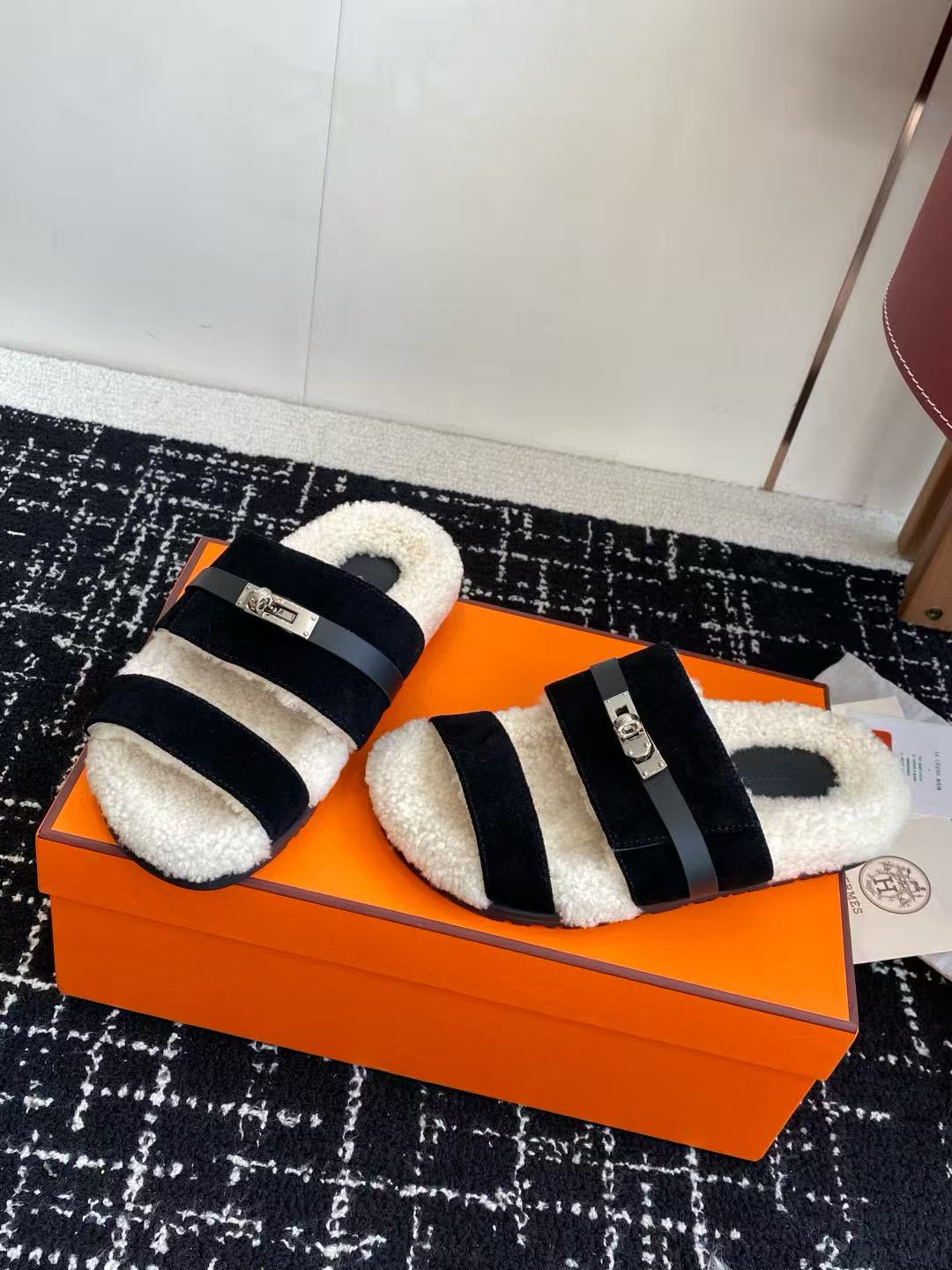HERME5の高品質な秋冬用ラムウールスリッパ【50％割引+送料無料】