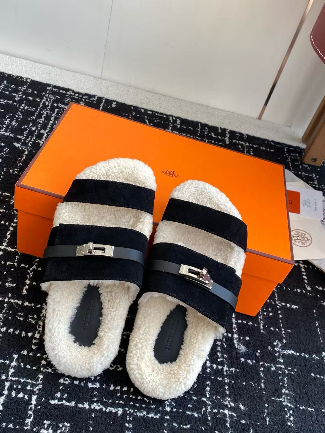HERME5の高品質な秋冬用ラムウールスリッパ【50％割引+送料無料】