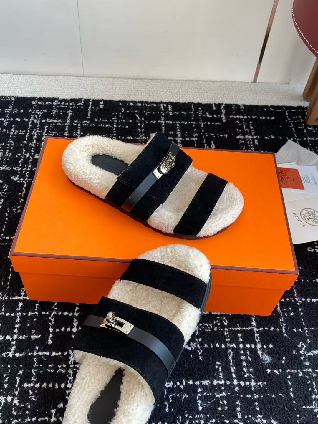 HERME5の高品質な秋冬用ラムウールスリッパ【50％割引+送料無料】