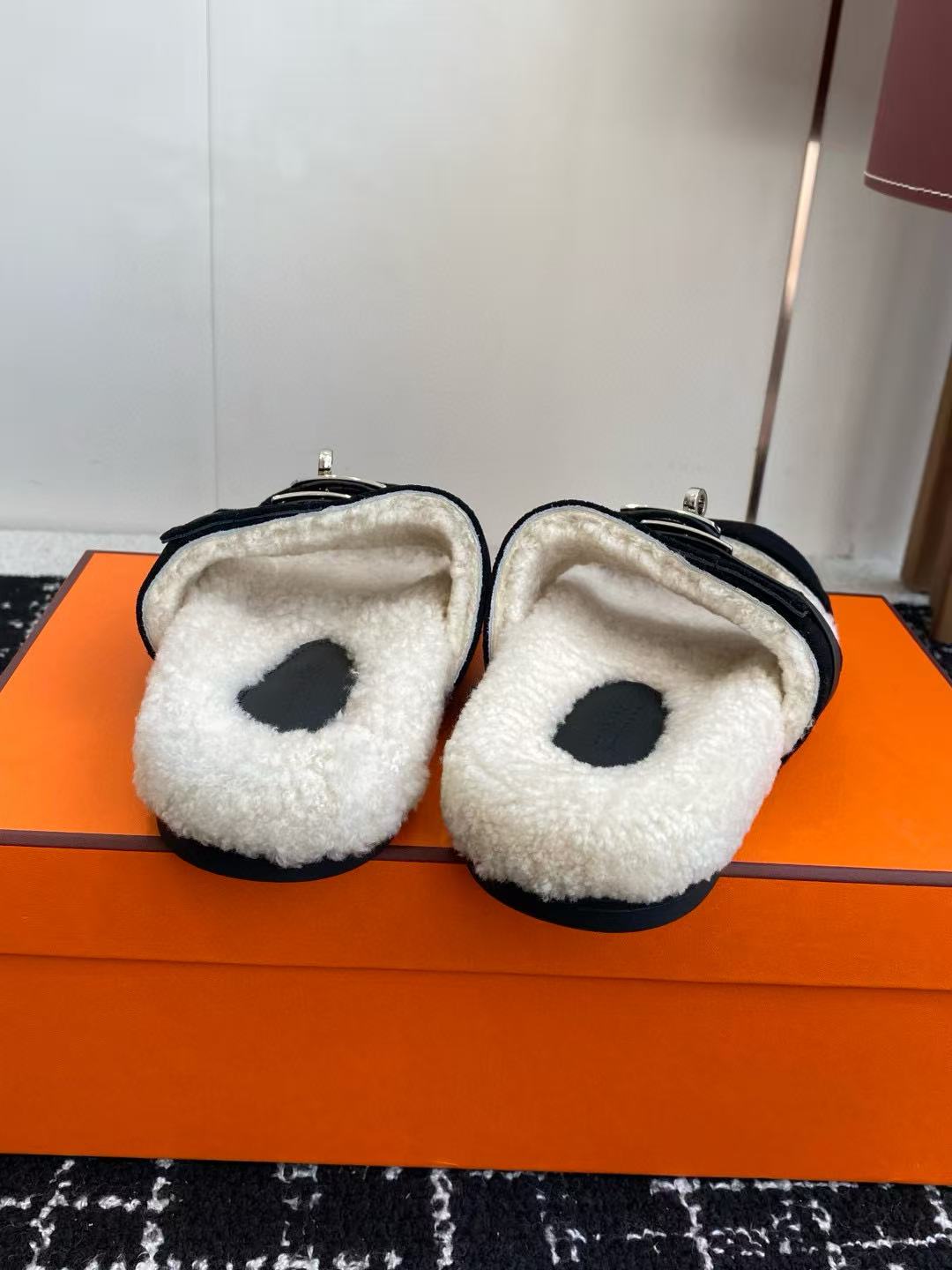 HERME5の高品質な秋冬用ラムウールスリッパ【50％割引+送料無料】