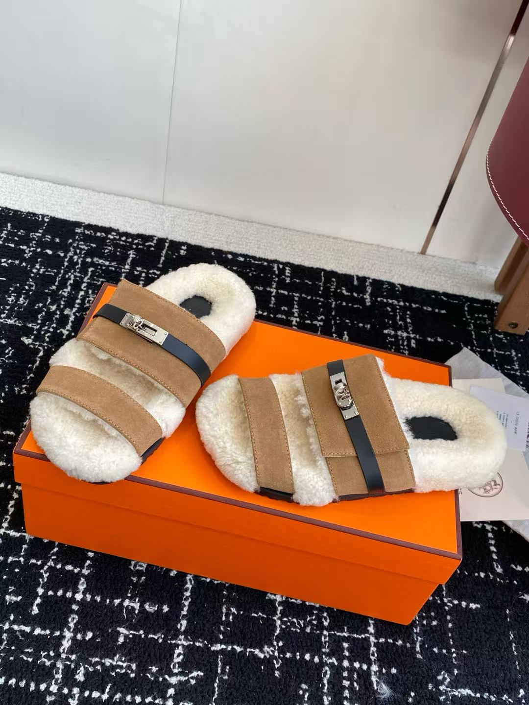 HERME5の高品質な秋冬用ラムウールスリッパ【50％割引+送料無料】