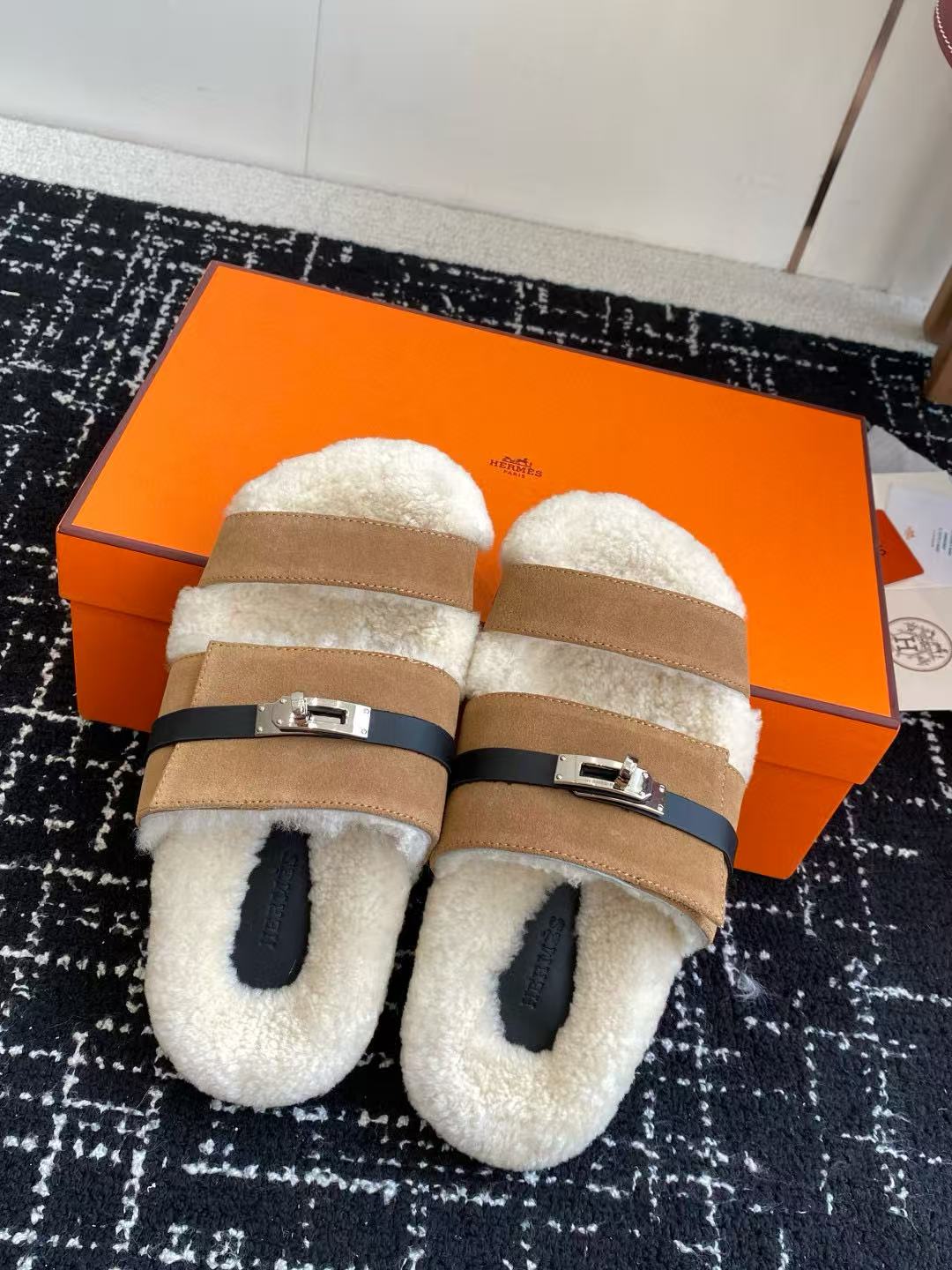 HERME5の高品質な秋冬用ラムウールスリッパ【50％割引+送料無料】