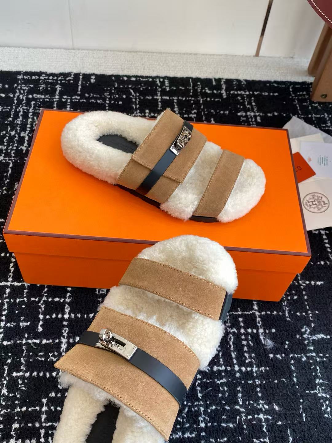 HERME5の高品質な秋冬用ラムウールスリッパ【50％割引+送料無料】