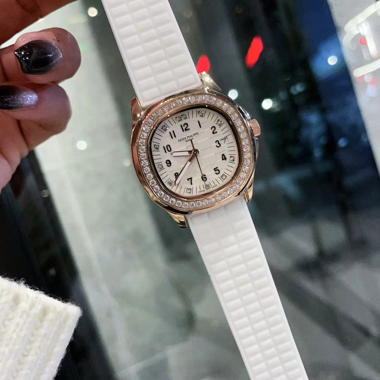 PATEK PH1LIPPEダイヤモンドをあしらったレディース腕時計【50％割引+送料無料】