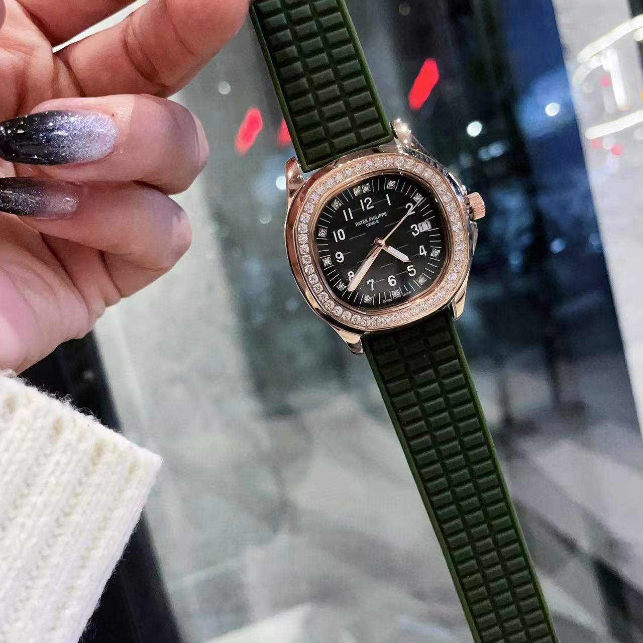 PATEK PH1LIPPEダイヤモンドをあしらったレディース腕時計【50％割引+送料無料】